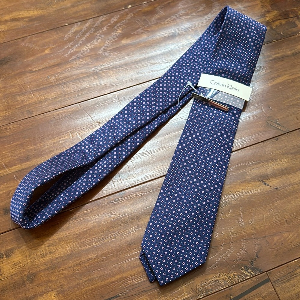 CK Calvin Klein NWT neck tie and tie clip